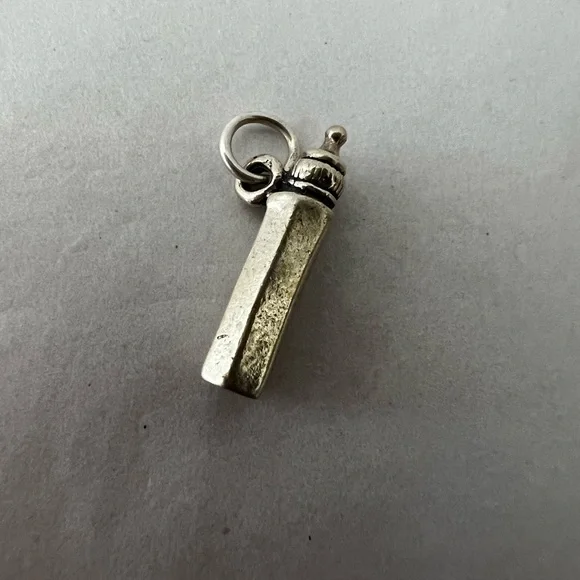 Baby Bottle Charm Sterling Silver 925 - Picture 1 of 1